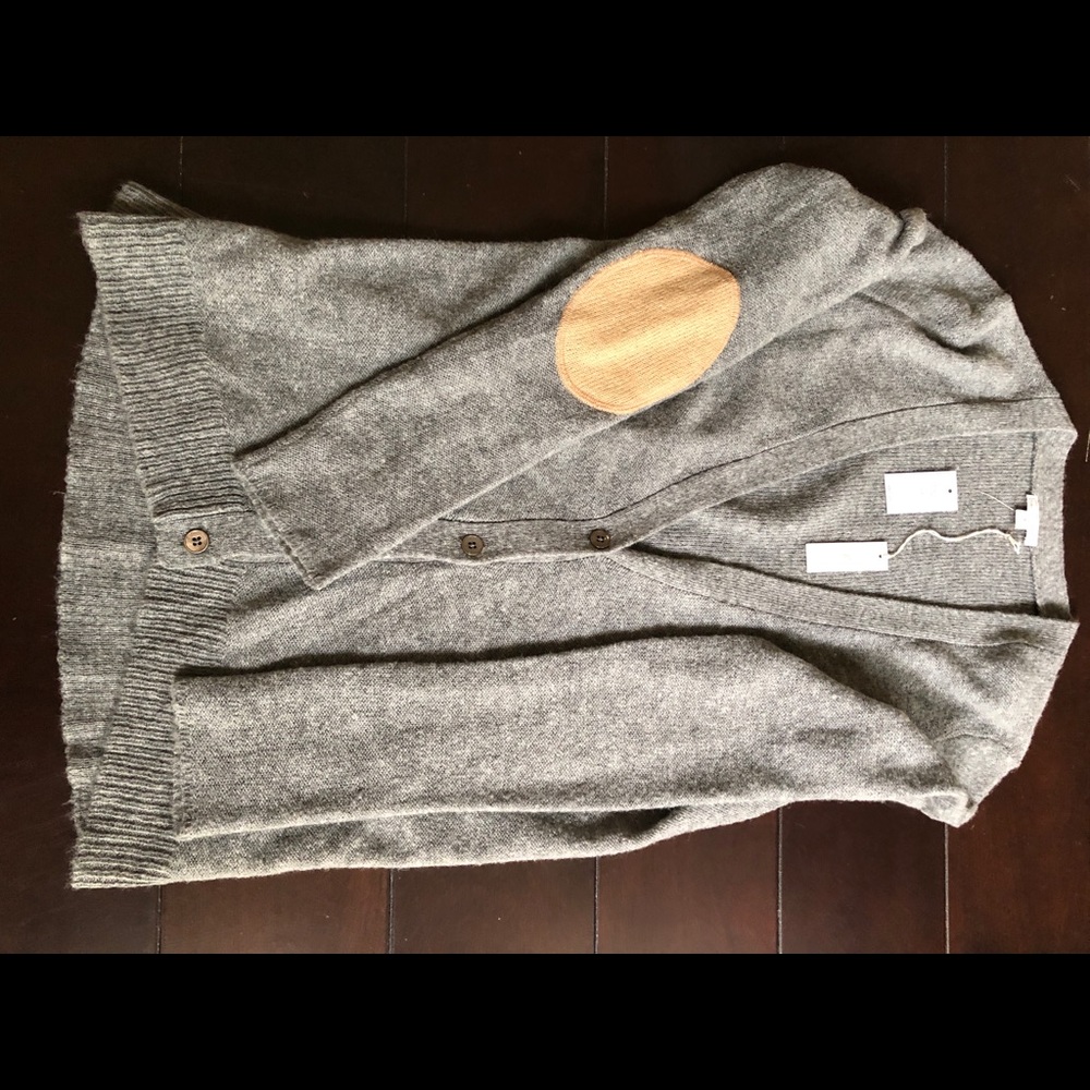 Gap sweater
